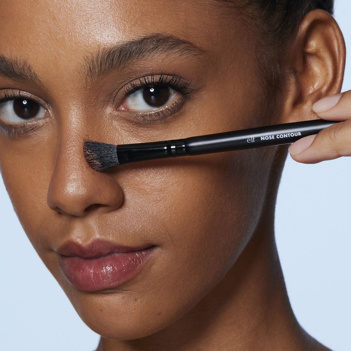 dual-ended-nose-contour-brush-m3 81283_Nose_Contour_Brush.jpg