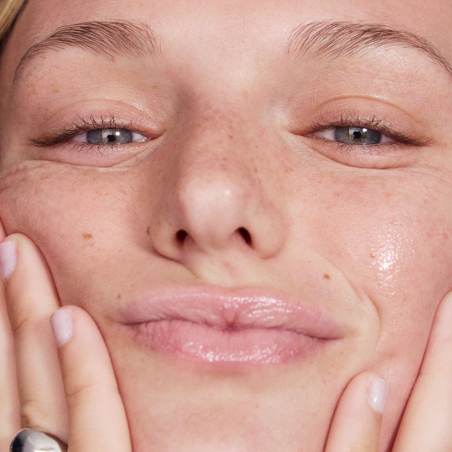 thirst-burst-pore-fecting-toner-u6 042125_SKIN_TBT_Madison_ModelApp_1086_RGB_IGF_b893cbea-7625-4cea-af34-1676ebd285ed.jpg