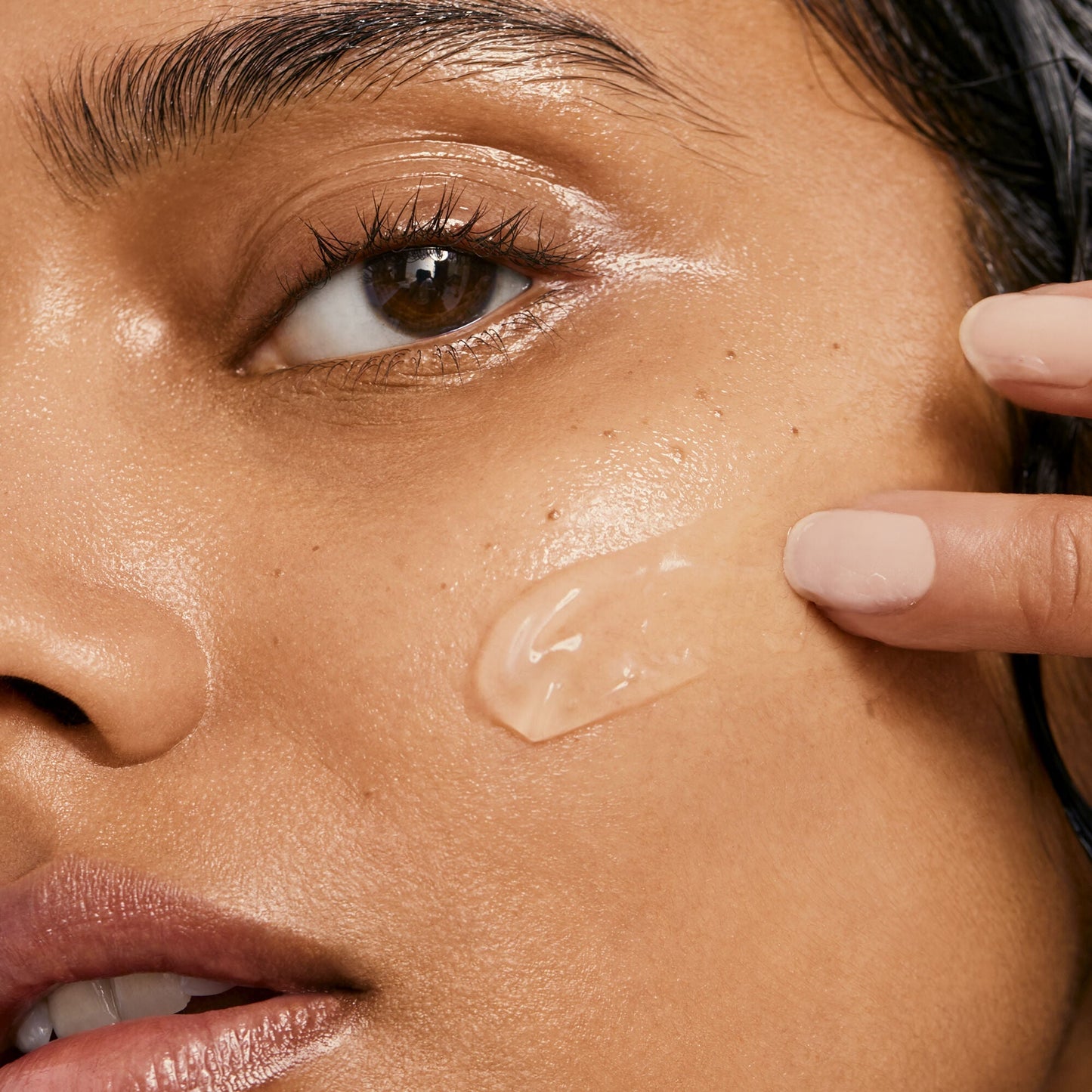 holy-hydration-gel-yeah-moisturizer-l4 060623_Ravyanshi_DewyFace_247_v3_RGB_IGF.jpg