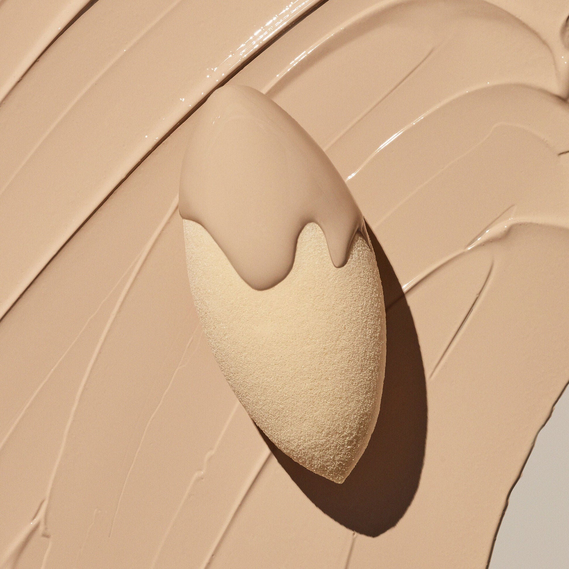 camo-concealer-sponge-m5 07312020_CamoSponge_009_IGF.jpg