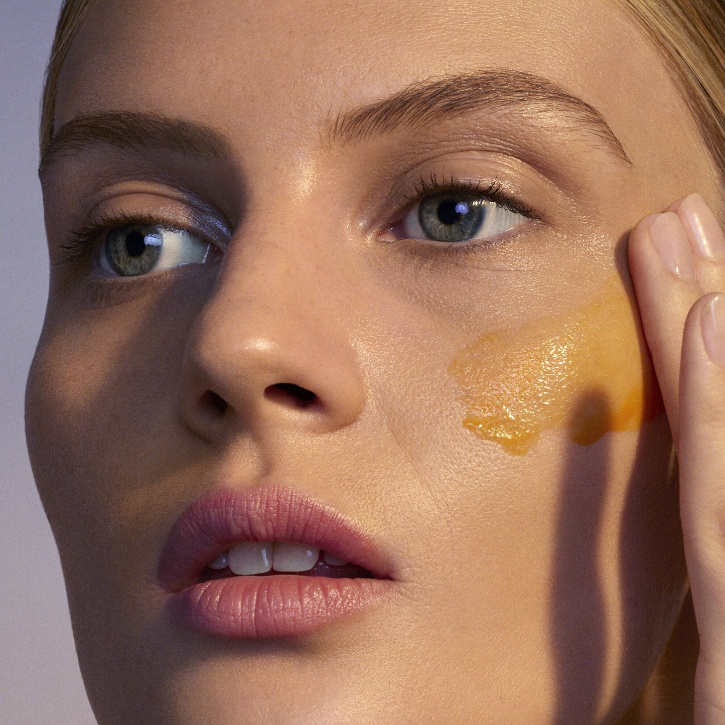 youth-boosting-advanced-night-retinoid-serum-s9 080222_Florence_ANR_0403_IGF_V2.jpg