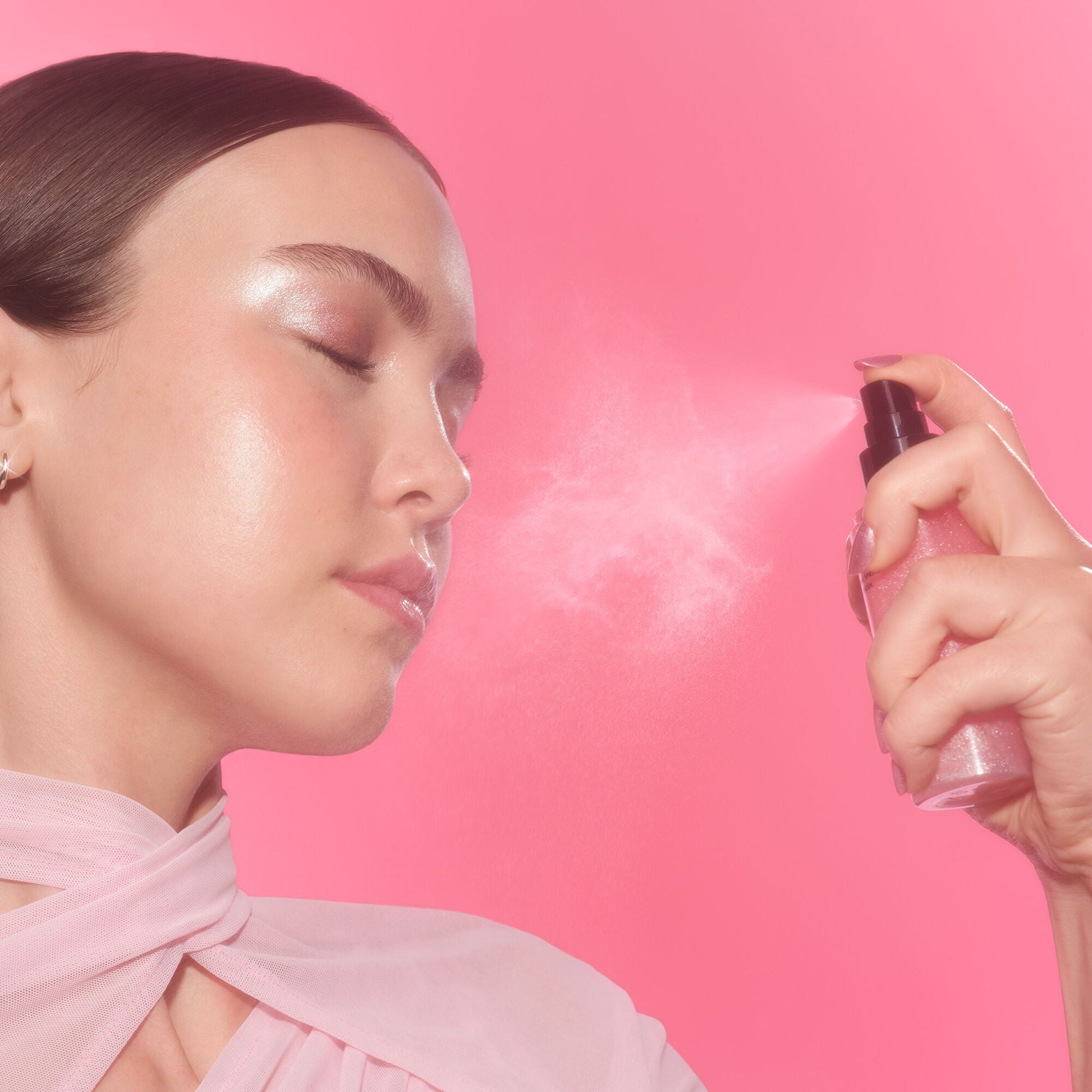 power-grip-rose-setting-spray-d4 102225_Haley_PG_Pink_App_038_v3_RGB_IGF_afa202e0-e395-4ab2-8641-8545bdabb8f6.jpg