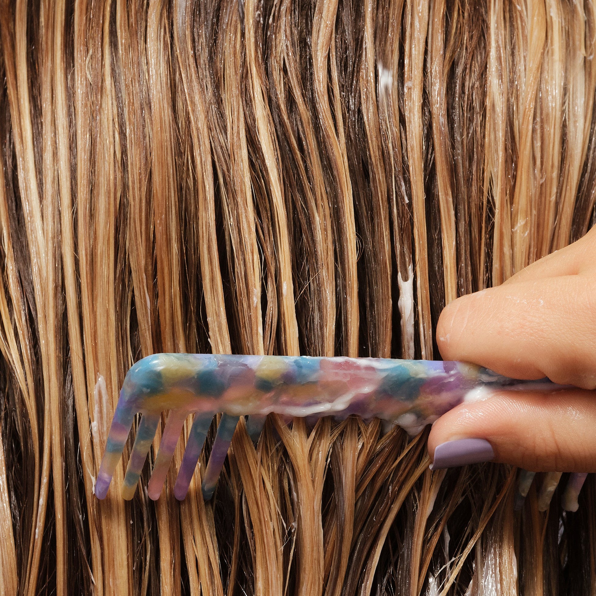 never-thirsty-moisturizing-conditioner-f8 111925_Anna_ThirstyConditioner-Product_1326_w3QC_IGF_1x1_6dab4b19-34a0-47bd-ae64-b0978b2f5084.jpg