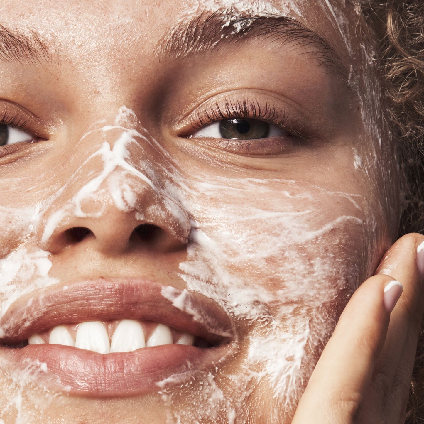 blemish-breakthrough-acne-calming-water-cream-mini-y0 121321_Marley-Acne-Regimen_0117_FINAL_IGF_7be73b38-8681-4e47-be60-37d940df0d6e.jpg