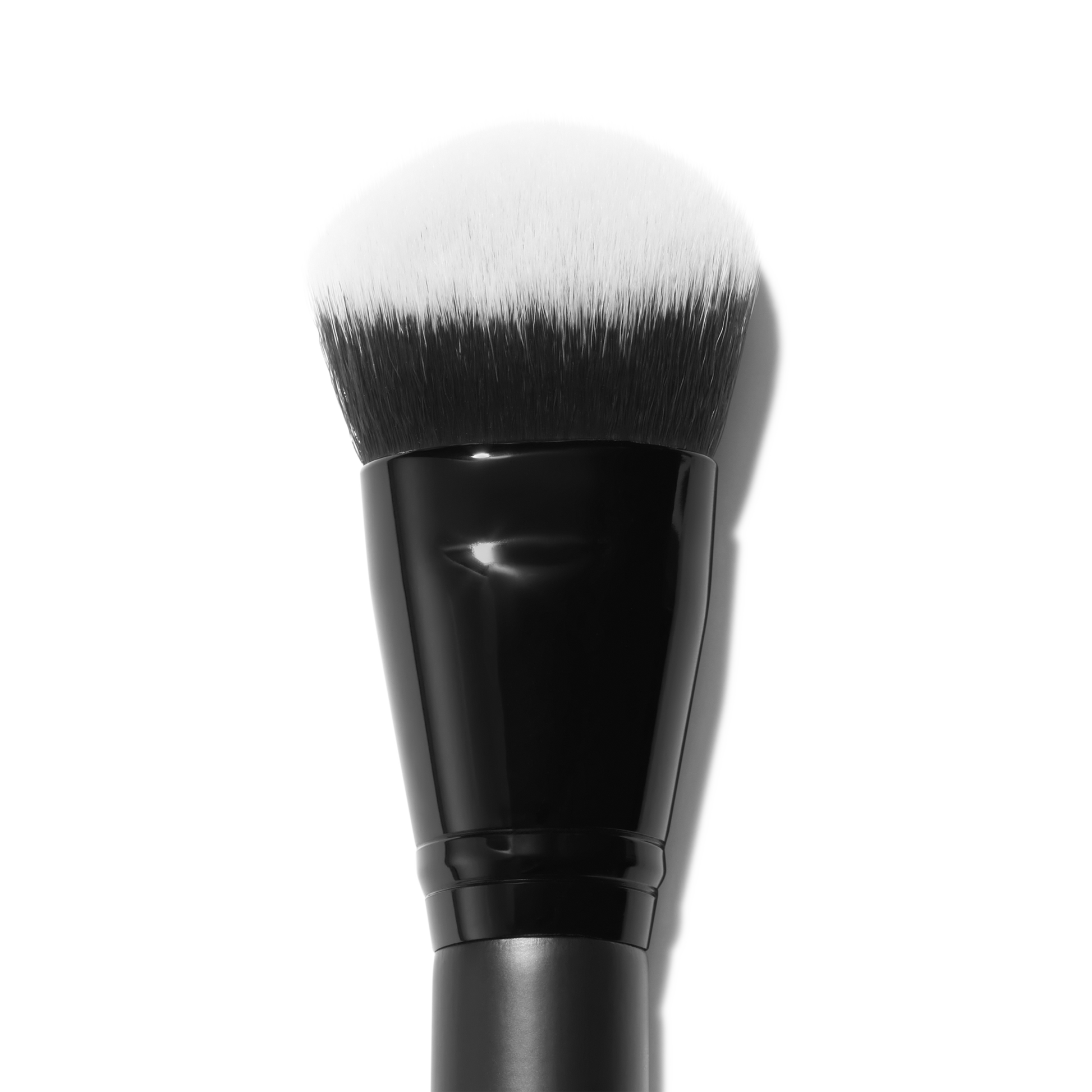 smooth-swipe-foundation-brush-s3 81456_Detail_R.png